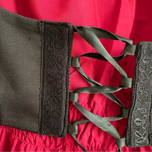 Scarlet Darkness Renaissance Peasant Dress - Picture 4 of 16